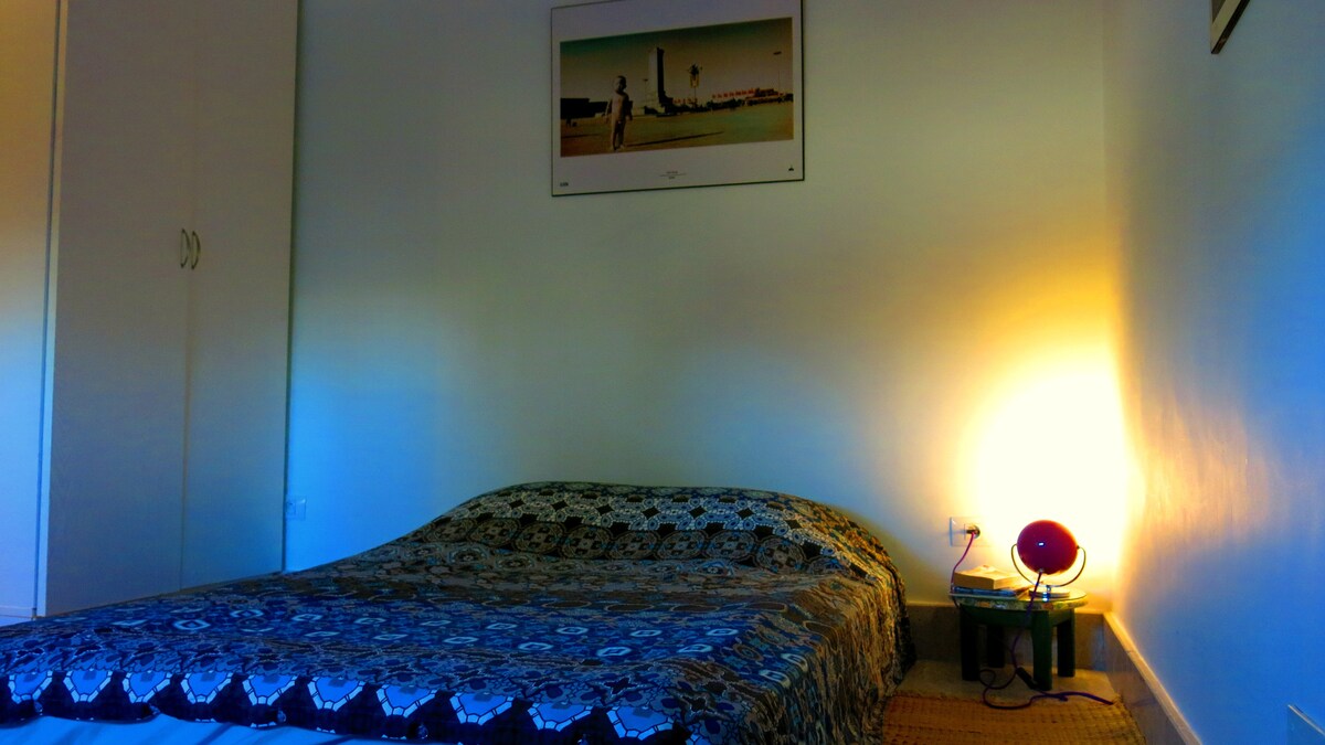 Habitación I (cama doble iluminada)