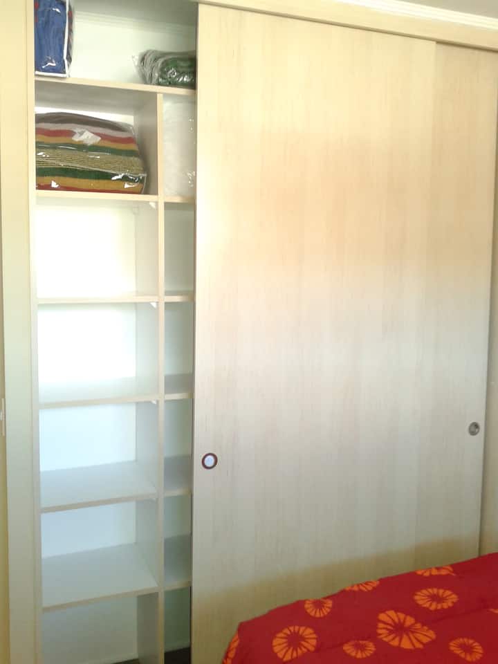 Dollapë të mëdhenj në të gjitha dhomat