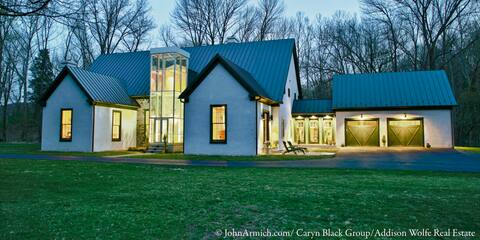 Modern Canal River Oasis, Spacious Luxury $1349