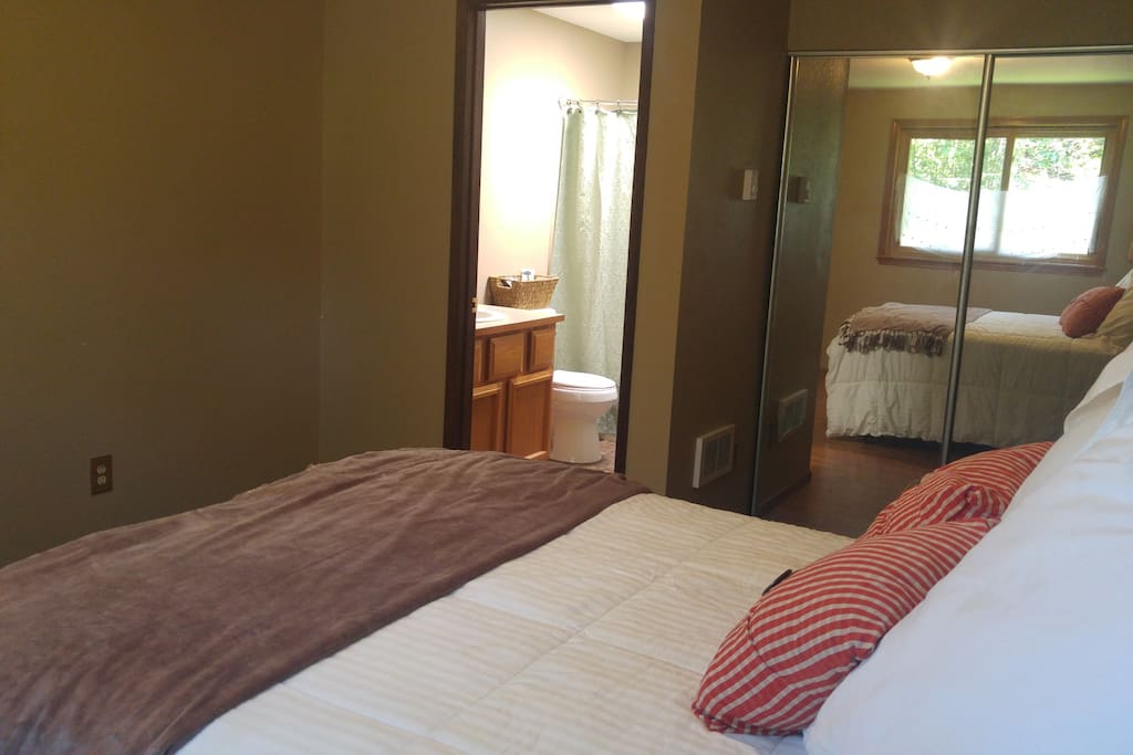 "ensuite", with closet, window, skylight.