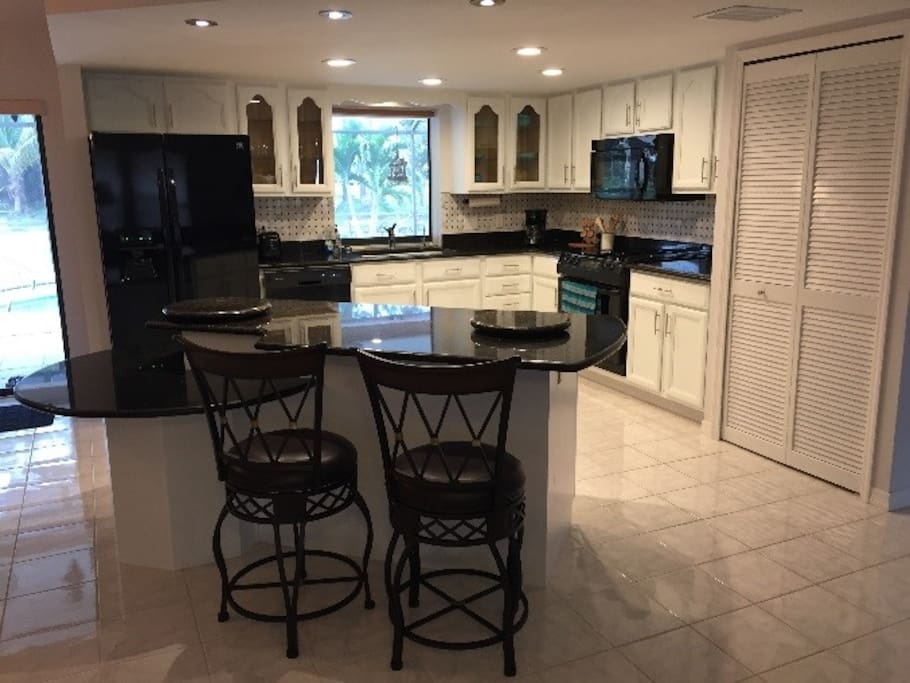 Eat-in Kitchen