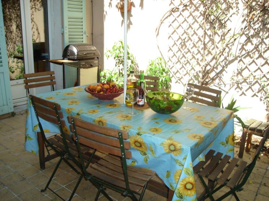 2story private house and courtyard Houses for Rent in Paris, Îlede