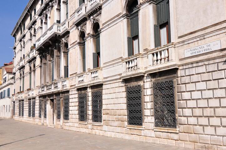 Ca’ Lezze, in the heart of Venice gallery image 4