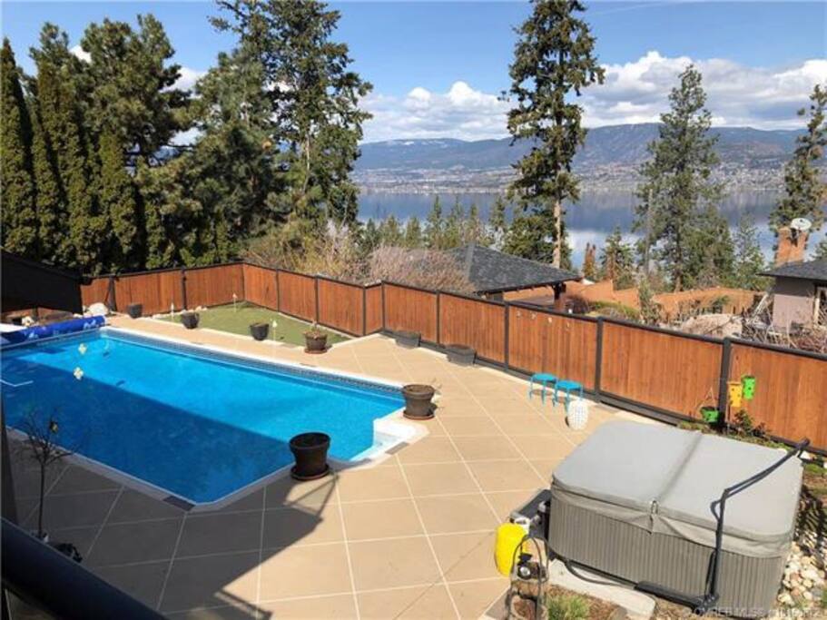 Pool - mini golf - hot tub