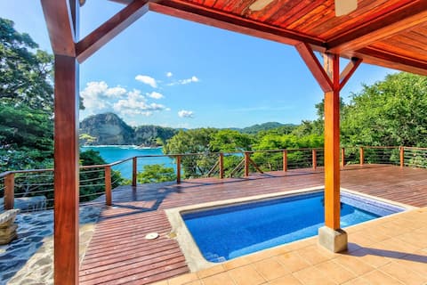 Vista Bahia Oceanfront treehouse home-pool-beach