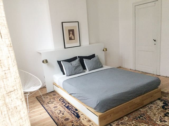 Spacious room in cosy neighborhood in Antwerp