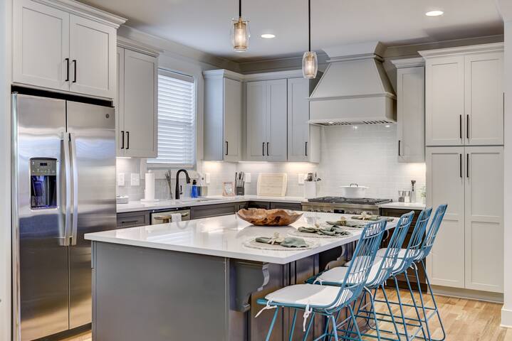 East Nashville Charmer – The Dolly Llama gallery image 4