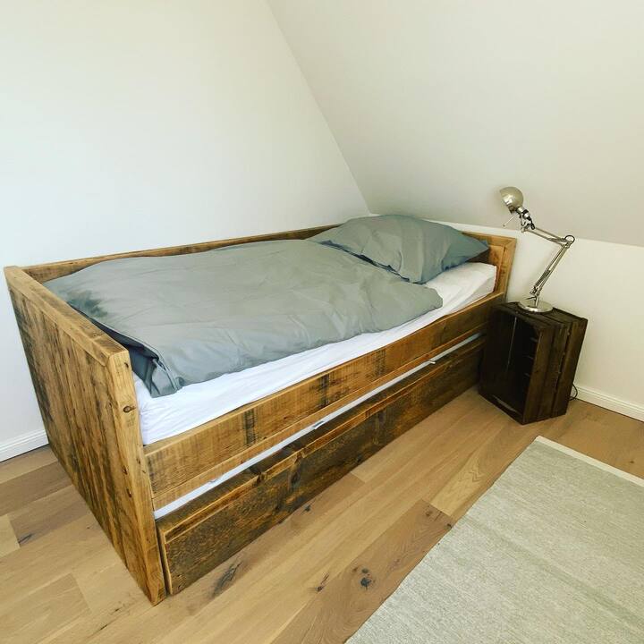 Pull-out bed youth room