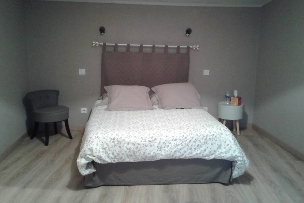Chambre 2 adultes + 1 enfant (chambre située à l étage)
