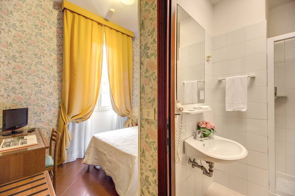 Single room and partial bathroom