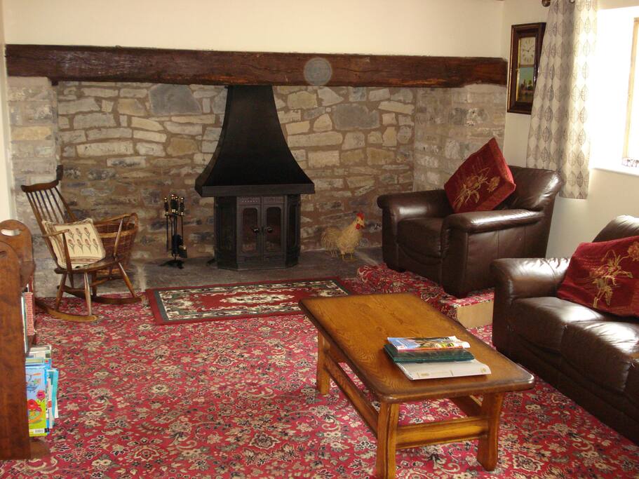 Shared use of Swallow Barn lounge.