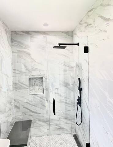 THE BOHO BUNGALOW| Fresh Modern Home in Hollywood! gallery image 5