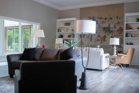 Seven Bed Estate 10 mins to NRG Bridge Great views