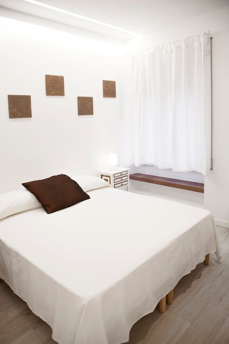 camera Bronzo confortevole e bellissima dotata di tv, internet wirless, frigobar, condizionatore, bagno in camera e comodissimi letti bedding tutto nuovo