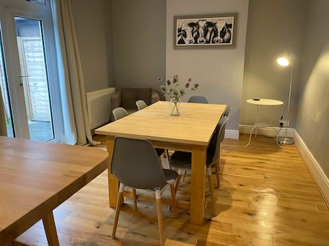 Successful Airbnb property: Stylish House ⭐️ Short walk - park & Gloucester Rd! in Filton