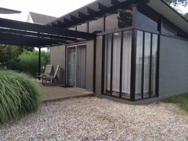 Canal front studio/loft apartment