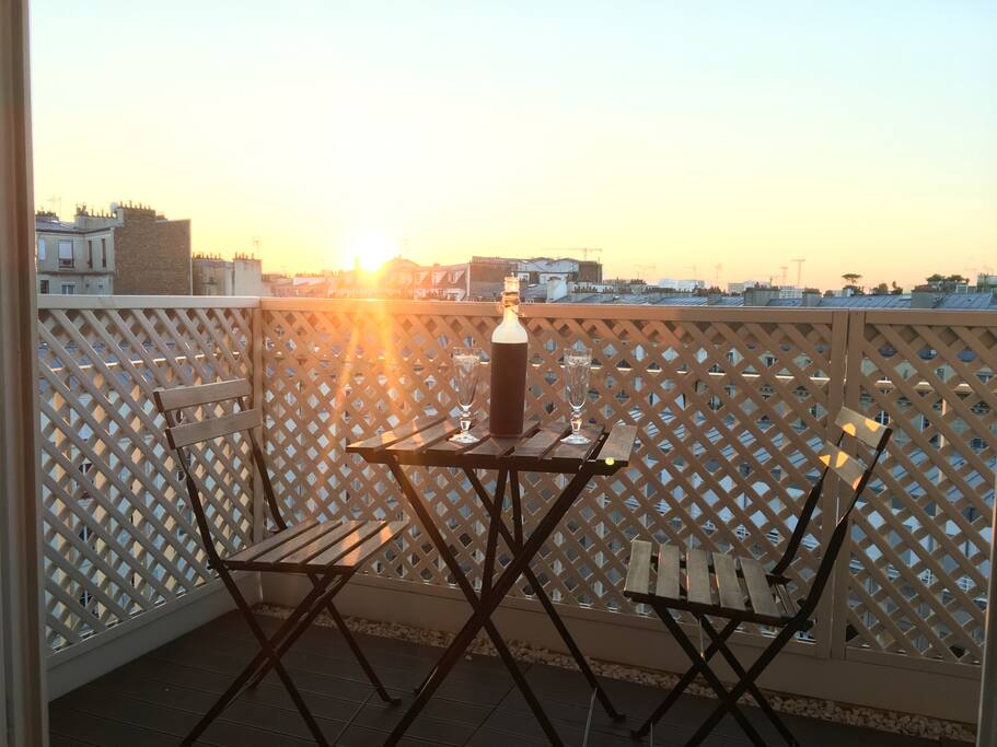Enjoy the sunset and the Parisian rooftops with a glass of wine on a large balcony.