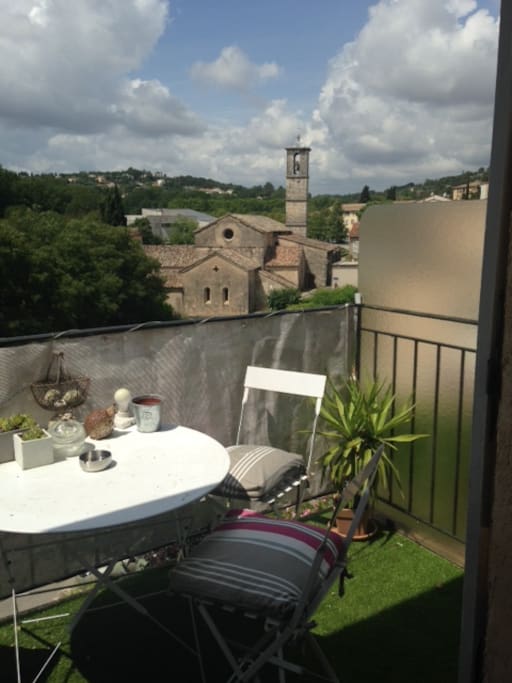 balcon privé avec vue sur l'église