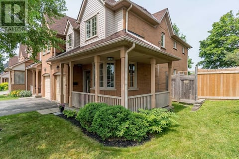 Cozy Private Bedroom & Bathroom, Queen Size Bed