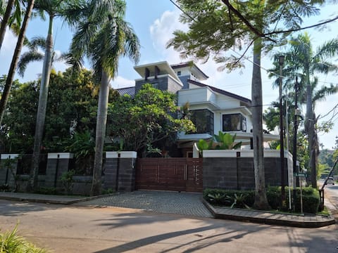 Luxury Villa in the Middle of Kemang