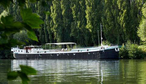 houseboat hotel in Auvers-sur-Oise
