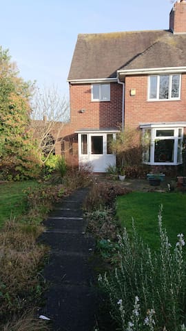 Spacious room near Telford Int'l Ctre & Ironbridge