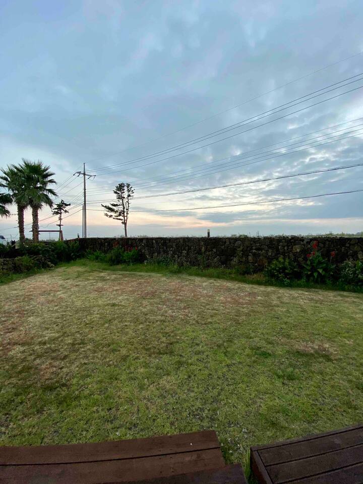 Приземна тераса