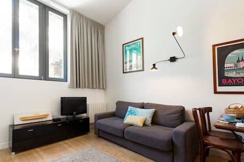 Top Airbnb: Charming detached house in the heart of the city. in Chartrons Grand Parc Jardin Public