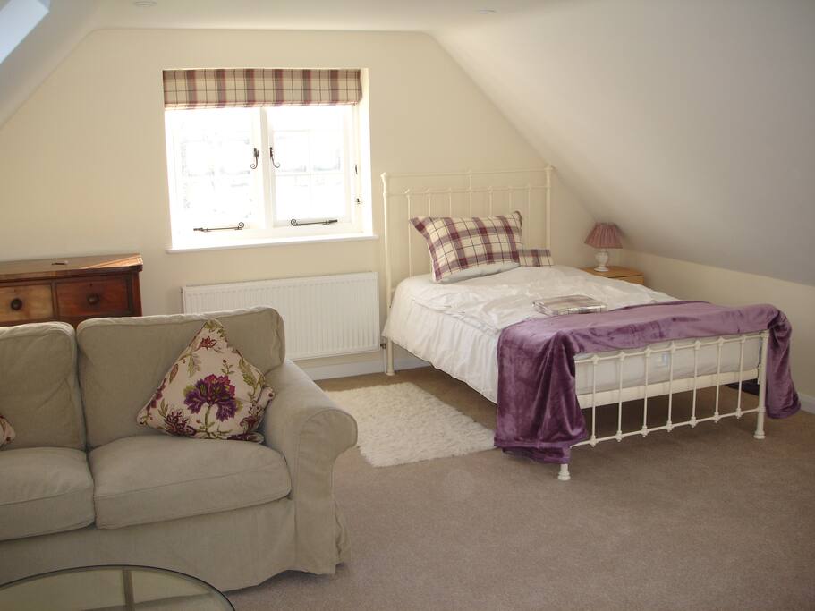 Bedsit with TV & WiFi