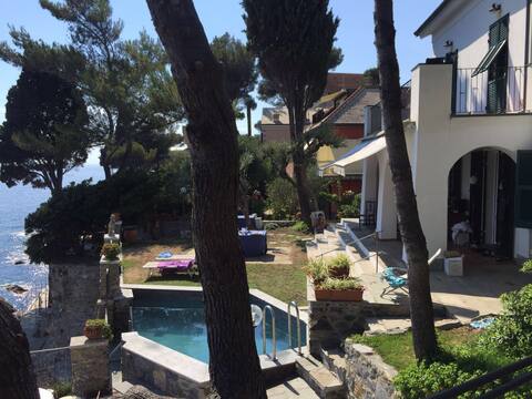 Peak villa on the sea
CITRA 010047-LT-0057