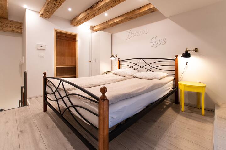 Julija's Comfy Factory STUDIO (Sauna & Parking)