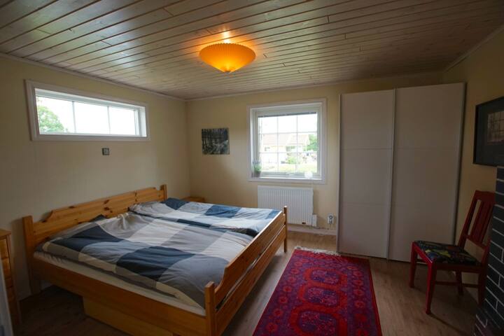 غرفة النوم الرئيسية