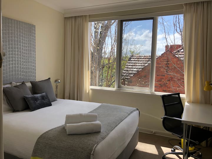 1号卧室，带屋顶景观