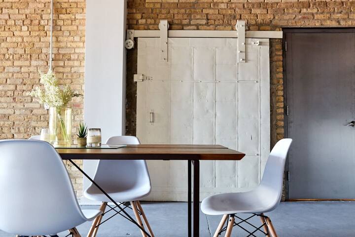 Designer 3BR Penthouse in Heart of Fulton Market gallery image 4