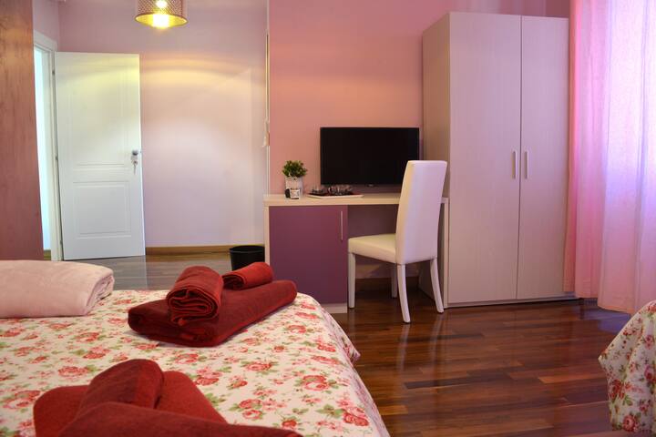 Affittiamo camere nuove,panoramiche su San Pietro gallery image 2