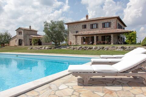 Villa Altura. Large pool, staffed villa, gym