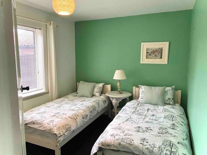 Twin bedroom