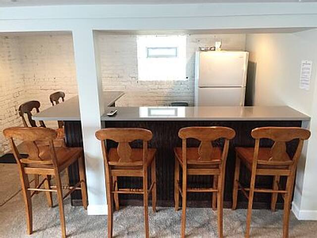 Massive 10 bd/5 ba house in heart of Wrigleyville gallery image 4