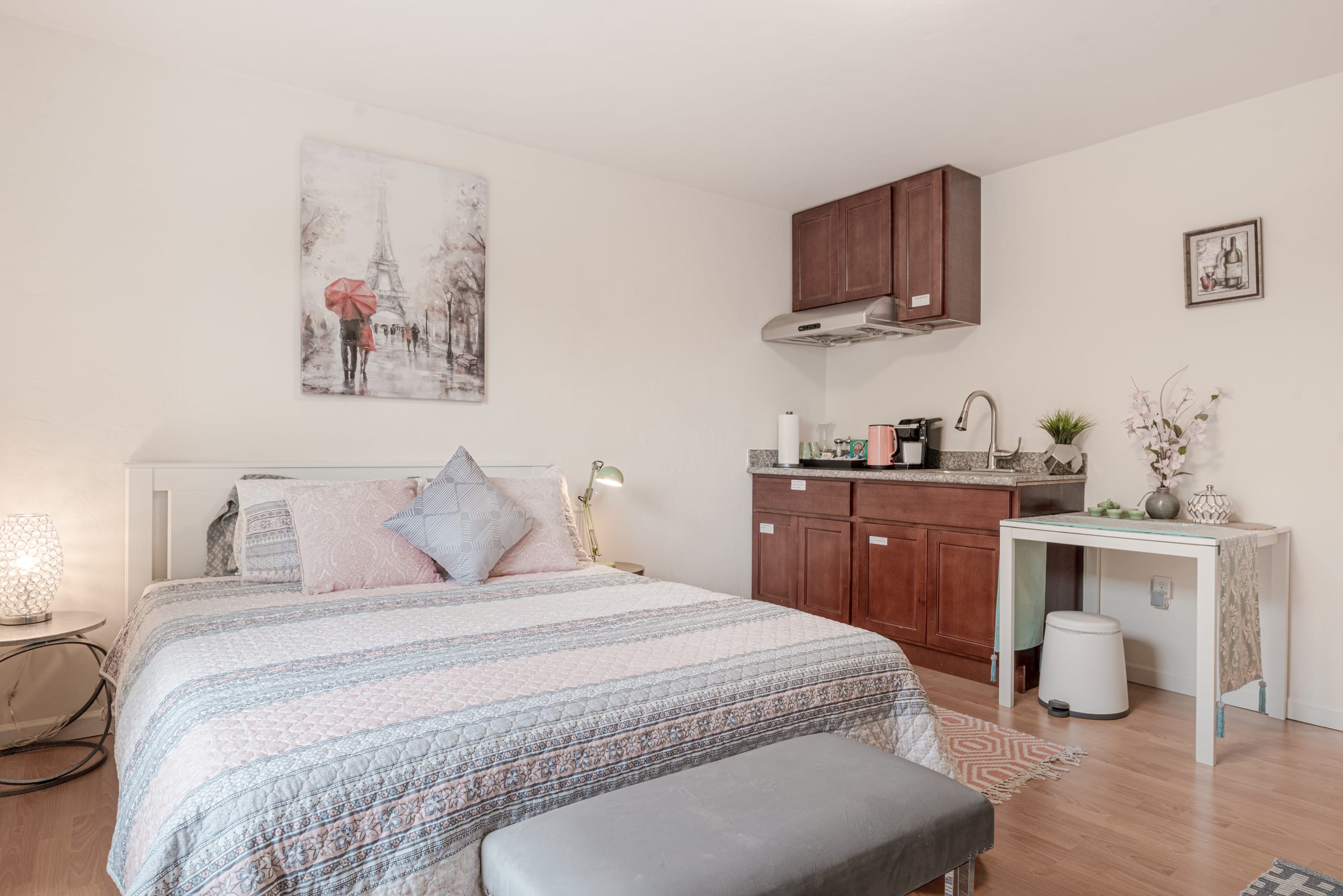 Relaxed 3B/2Ba Home with Private Parking - Image 10