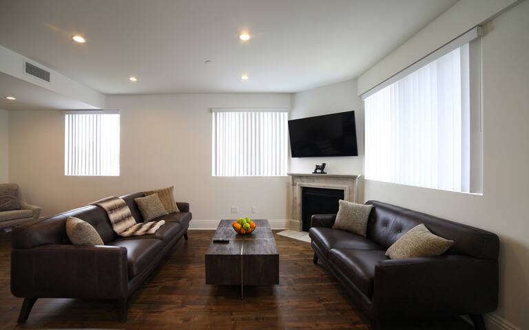 “Two Story Penthouse in Beverly Hills” gallery image 4