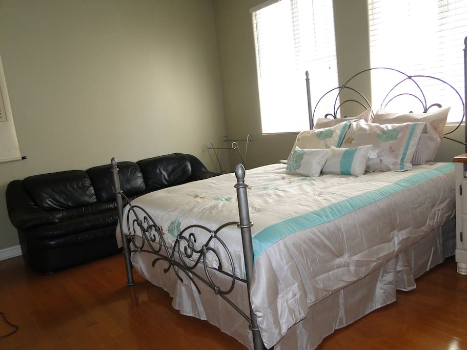 Room#1 with queen bed + sofa