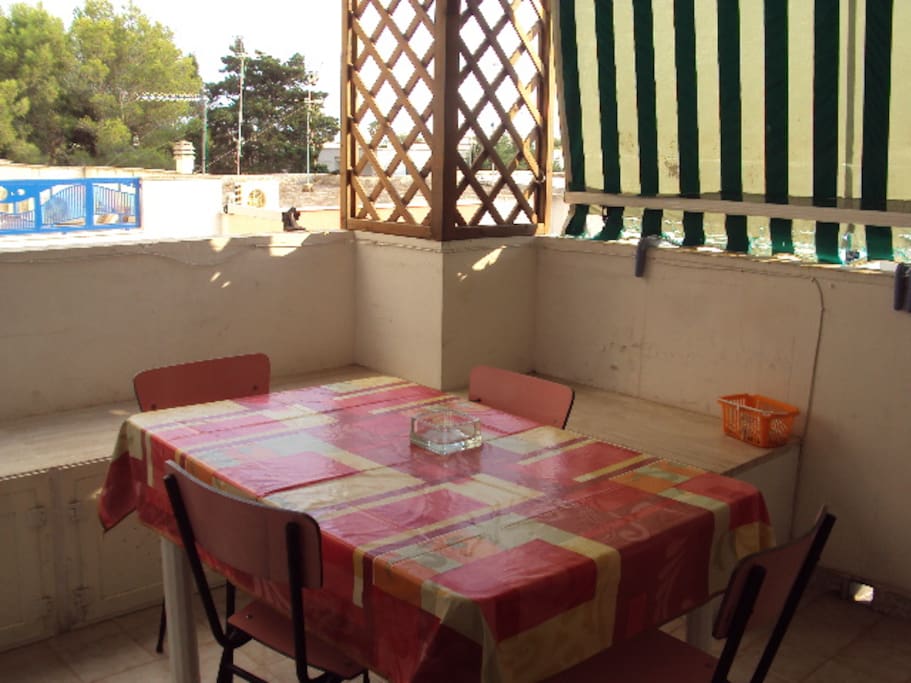 terrazza vista mare con altro angolo cottura