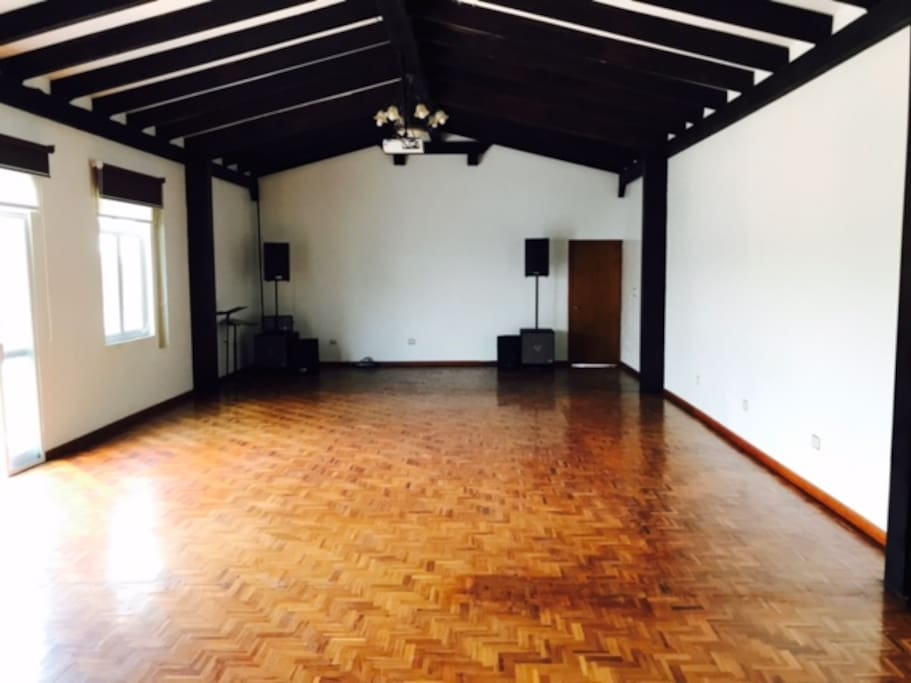 Salón multiusos / Proyector