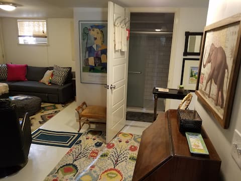 Successful Airbnb property: Artistic Furnished Flat in Oakley Hyde Park #32190 in Oakley