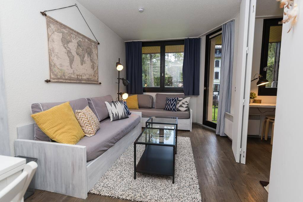Enjoy the cozy living room to chill after skiing or hiking