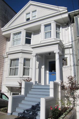 Golden Gate Park/UCSF Family High-Tech Victorian gallery image 2