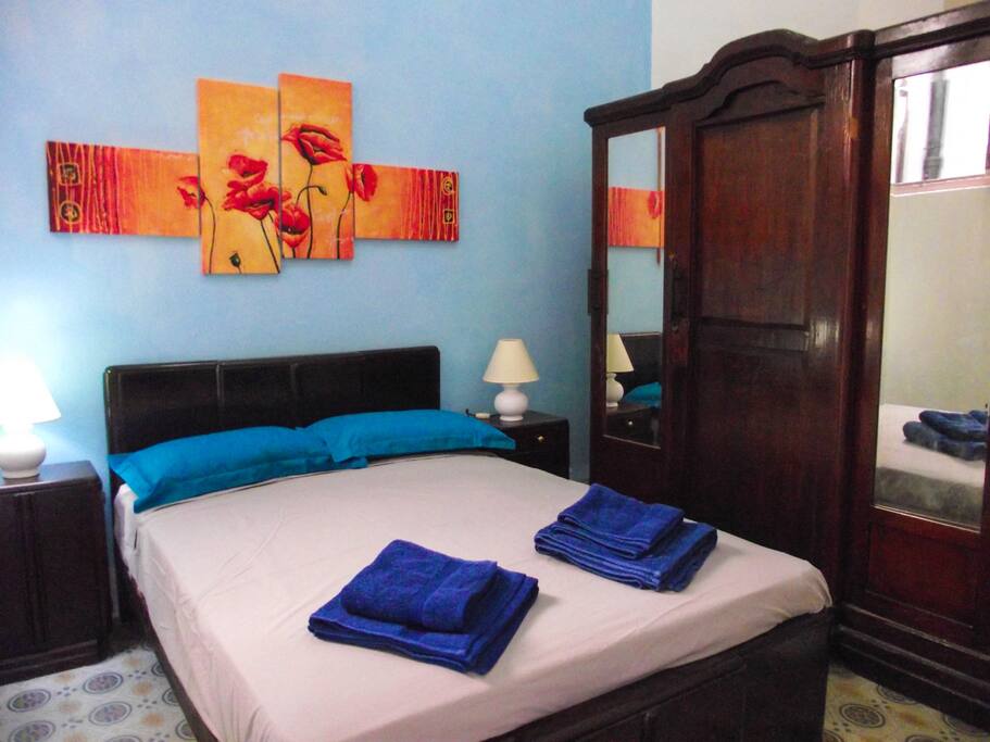 blue room 3