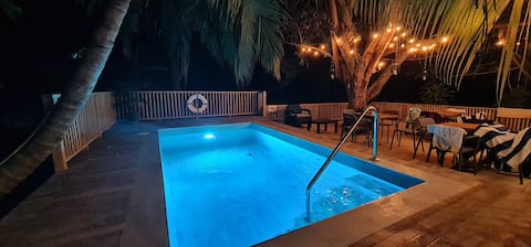 Gorgeous 4Br Apt with Pool & BBQ
