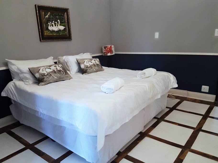 Toom Unit Main Bedroom