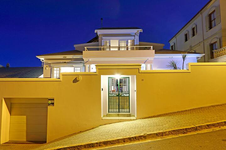 Luxury house with pool & panoramic views gallery image 5